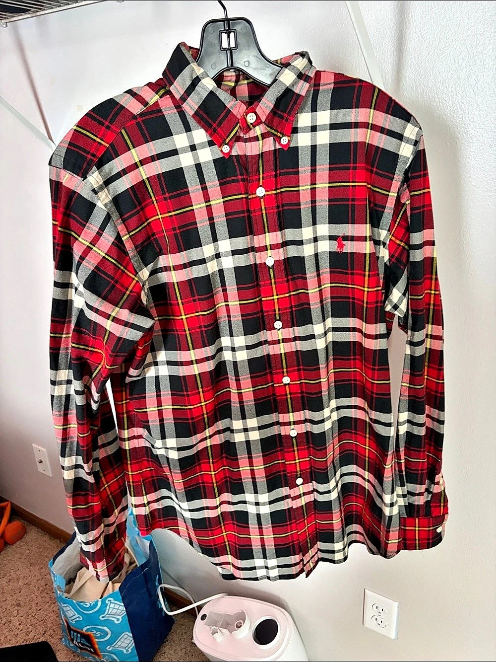 Ralph Lauren Classic Fit Plaid Button Down in Red & Black Size Medium